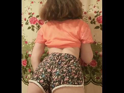 ❤️ Sexet ung babe laver en striptease ved at filme sine shorts på kamera ❤❌ Porno at da.porn-93.ru ❌