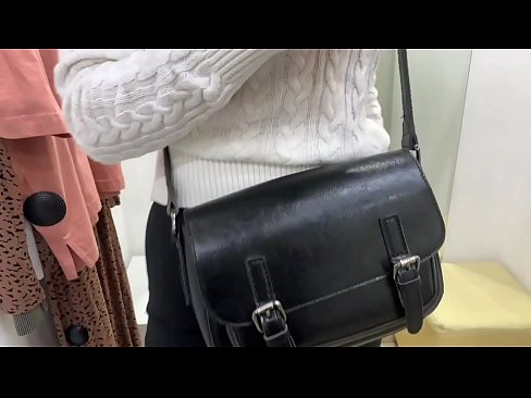 ❤️ Offentlig onani af ung kælling FeralBerry med en dildo i prøverummet ❤❌ Porno at da.porn-93.ru ❌