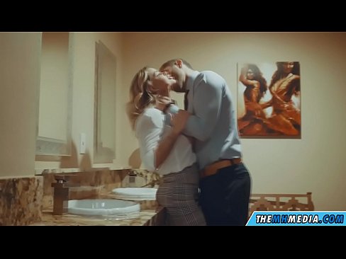 ❤️ Når en barmfagre blondine forfører dig på et offentligt toilet ❤❌ Porno at da.porn-93.ru ❌